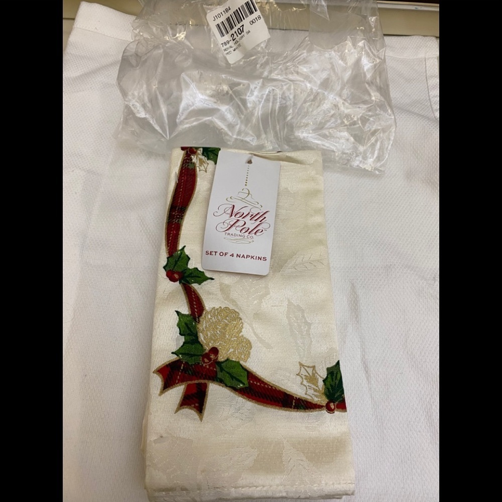 North Pole Trading Co Set 4 Napkins ROYAL HOLIDAY